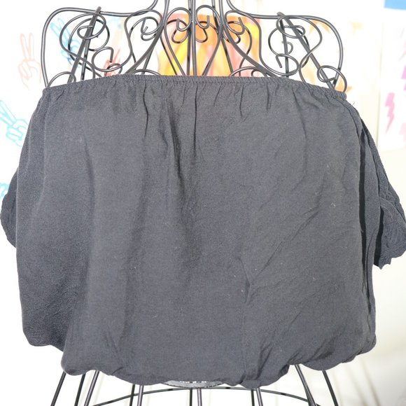 Off The Shoulder Crop Top - Picture 2 of 3